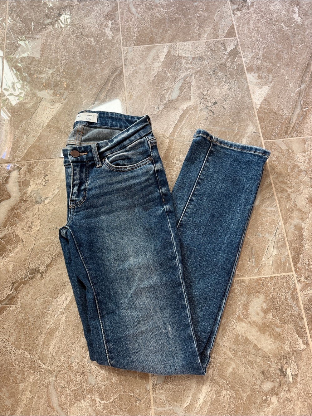 BKE Straight-Leg Jeans in Dark Blue Wash